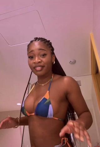 3. Sweetie Angel Ogbonna Shows Cleavage in Bikini and Bouncing Boobs