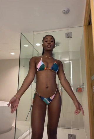 5. Sweet Angel Ogbonna Shows Cleavage in Cute Bikini