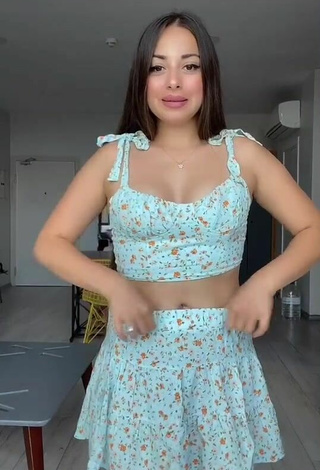 4. Sultry Asena Kızılarslan in Floral Crop Top