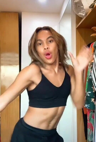 5. Sexy Awra Briguela in Black Crop Top