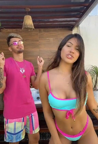 4. Amazing Ayarla Souza Shows Cleavage in Hot Blue Bikini while Twerking