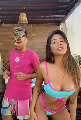 5. Amazing Ayarla Souza Shows Cleavage in Hot Blue Bikini while Twerking