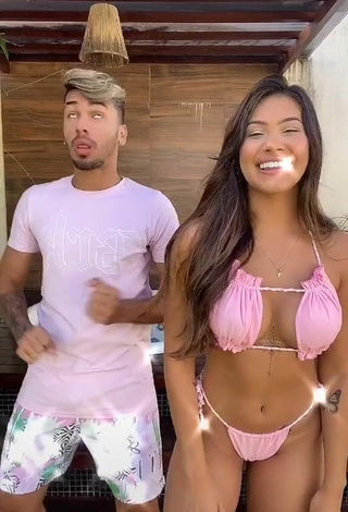 4. Really Cute Ayarla Souza Shows Cleavage in Pink Bikini