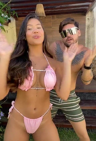 2. Hot Ayarla Souza Shows Cleavage in Pink Bikini while Twerking