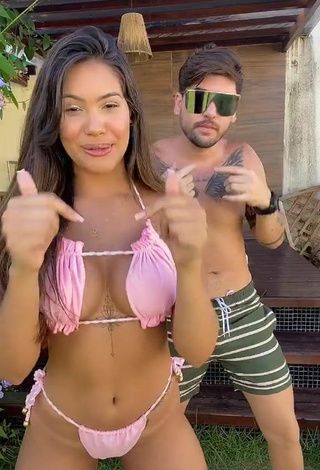 3. Hot Ayarla Souza Shows Cleavage in Pink Bikini while Twerking