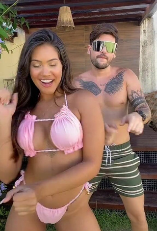 4. Hot Ayarla Souza Shows Cleavage in Pink Bikini while Twerking