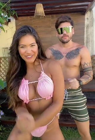 5. Hot Ayarla Souza Shows Cleavage in Pink Bikini while Twerking