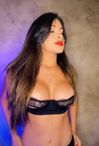 5. Hot Ayarla Souza Shows Cleavage in Black Bra