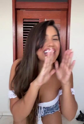 Sweetie Ayarla Souza Shows Cleavage in White Crop Top