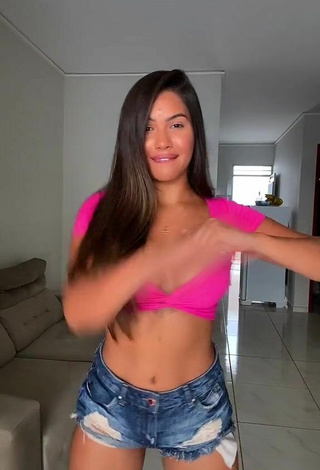 5. Fine Ayarla Souza Shows Cleavage in Sweet Firefly Rose Crop Top