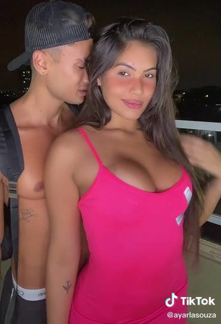 3. Ayarla Souza Shows her Seductive Cleavage