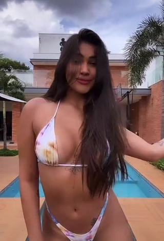 2. Beautiful Ayarla Souza Shows Cleavage in Sexy Bikini at the Swimming Pool