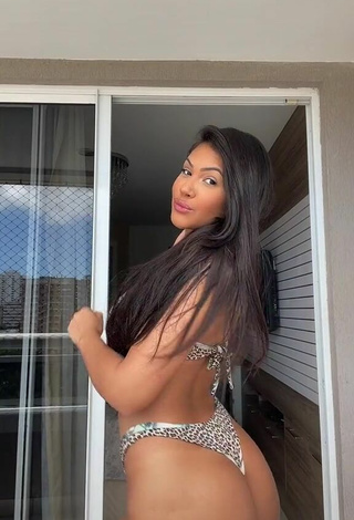 3. Cute Ayarla Souza Shows Butt