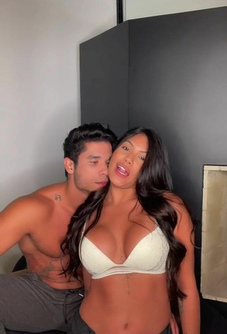 4. Sexy Ayarla Souza Shows Cleavage in White Bra