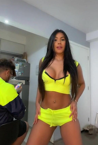 Luscious Ayarla Souza Shows Cleavage in Crop Top