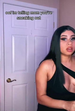 Cute BbygShai Shows Cleavage