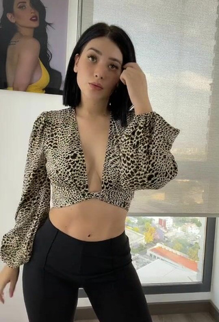 2. Sultry Brenda Zambrano Shows Cleavage in Leopard Crop Top