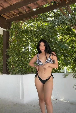 4. Beautiful Brenda Zambrano in Sexy Bikini