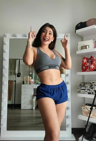 3. Cute Brenda Zambrano Shows Cleavage in Grey Sport Bra