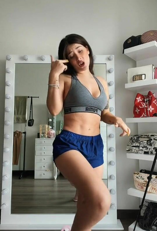 5. Cute Brenda Zambrano Shows Cleavage in Grey Sport Bra