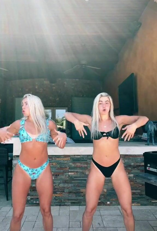 3. Sexy Hanna & Haley Cavinder in Bikini