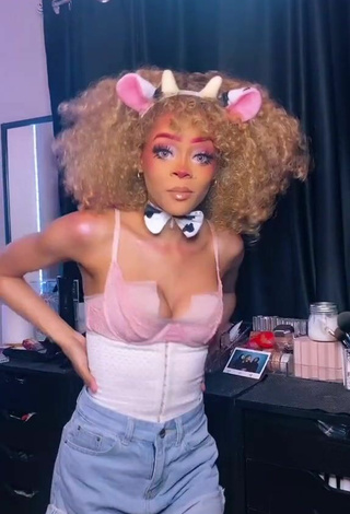 2. Titillating Caeli Shows Cleavage in Pink Bra and Bouncing Boobs