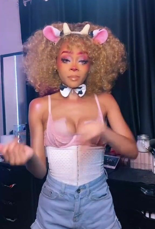 3. Titillating Caeli Shows Cleavage in Pink Bra and Bouncing Boobs