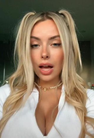 Sexy Corinna Kopf Shows Cleavage