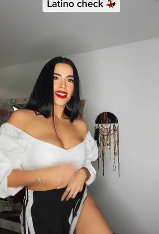 2. Sultry Dania Méndez Shows Cleavage in White Crop Top