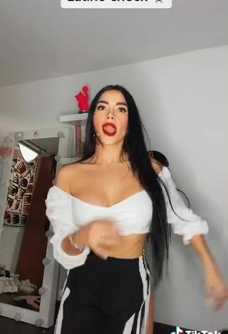 3. Sultry Dania Méndez Shows Cleavage in White Crop Top