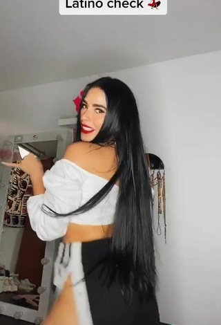 5. Sultry Dania Méndez Shows Cleavage in White Crop Top