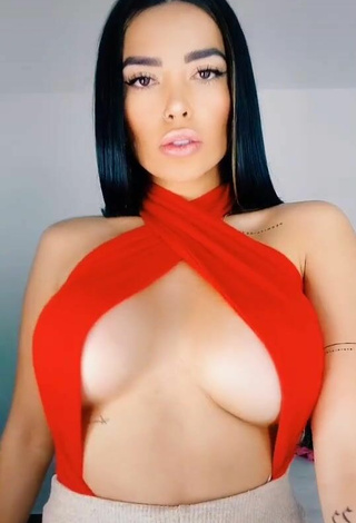 5. Sultry Dania Méndez without Brassiere and Bouncing Boobs (Underboob)