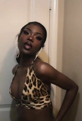 2. Sexy Dasilvadakid in Leopard Crop Top