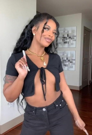 Luscious De'arra Taylor in Black Crop Top