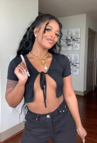 2. Luscious De'arra Taylor in Black Crop Top