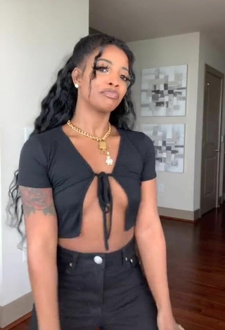 3. Luscious De'arra Taylor in Black Crop Top