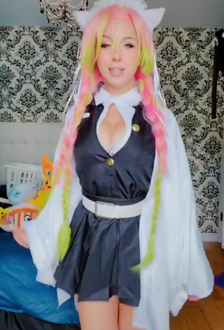 2. Lovely dessyyc Shows Cosplay